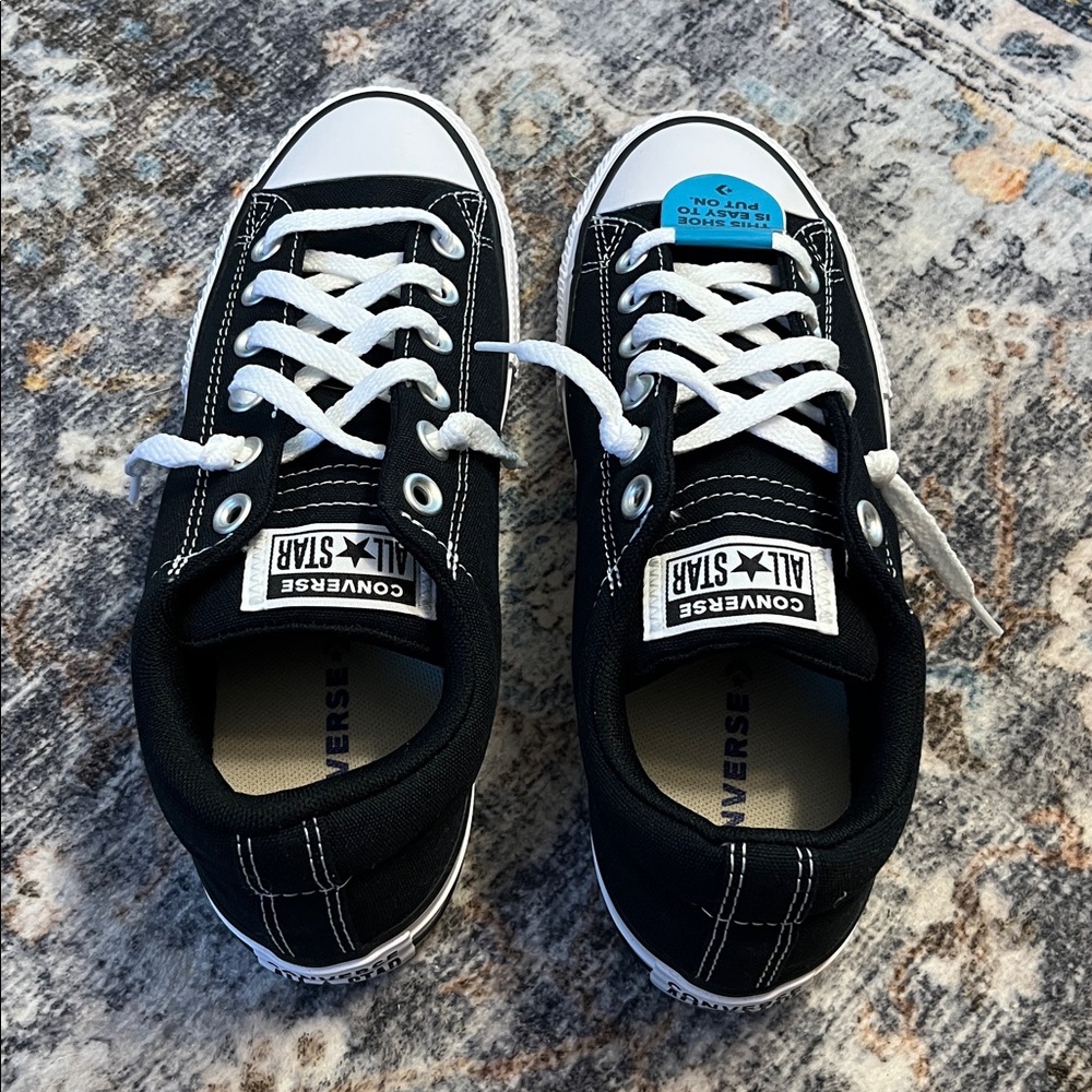 Converse all star chuck Taylors. Size 6 - Picture 2 of 4